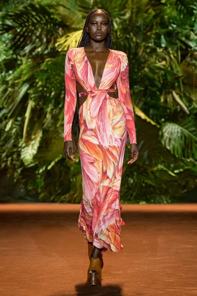 Look 12